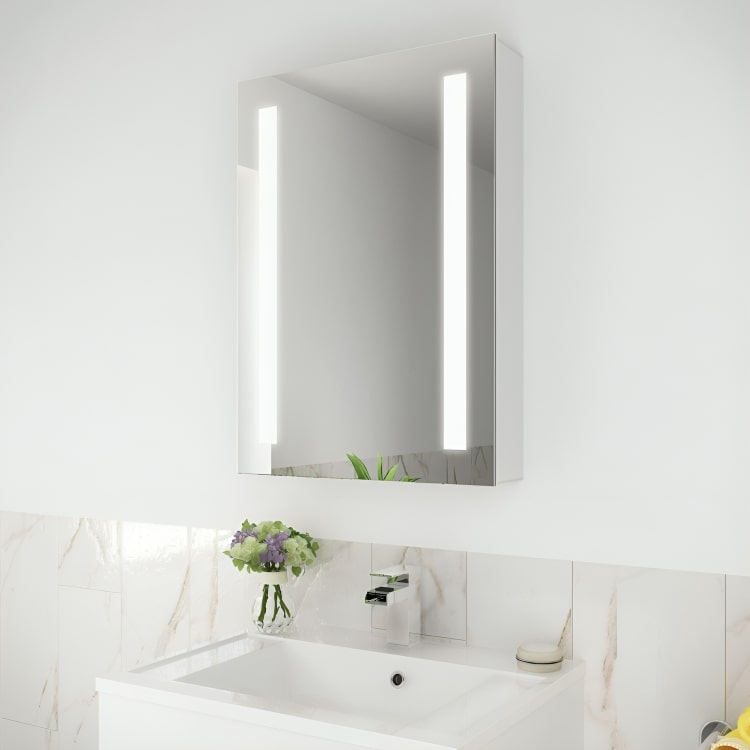 Descubre el botiquín de baño LED Vega: Almacenamiento inteligente, iluminación LED de 6 capas, cierre suave y diseño impermeable IP44. Lujo y funcionalidad en un solo espacio.
SKU: MC5070L