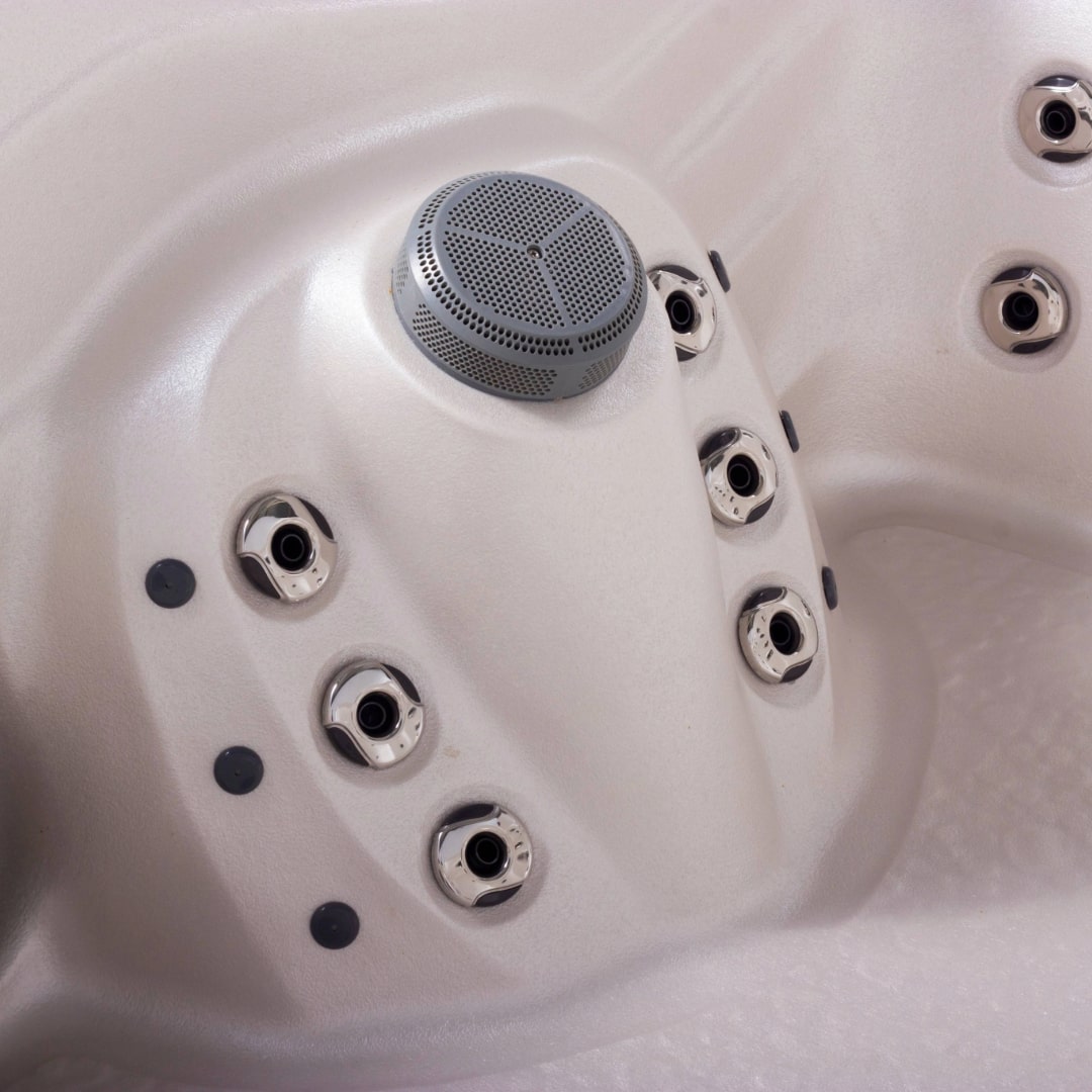 Designo, el spa más completo y tecnológico del mercado. 83 jets, audio, WiFi, cascadas y diseño de lujo. Solo en Todo Para tu Baño.