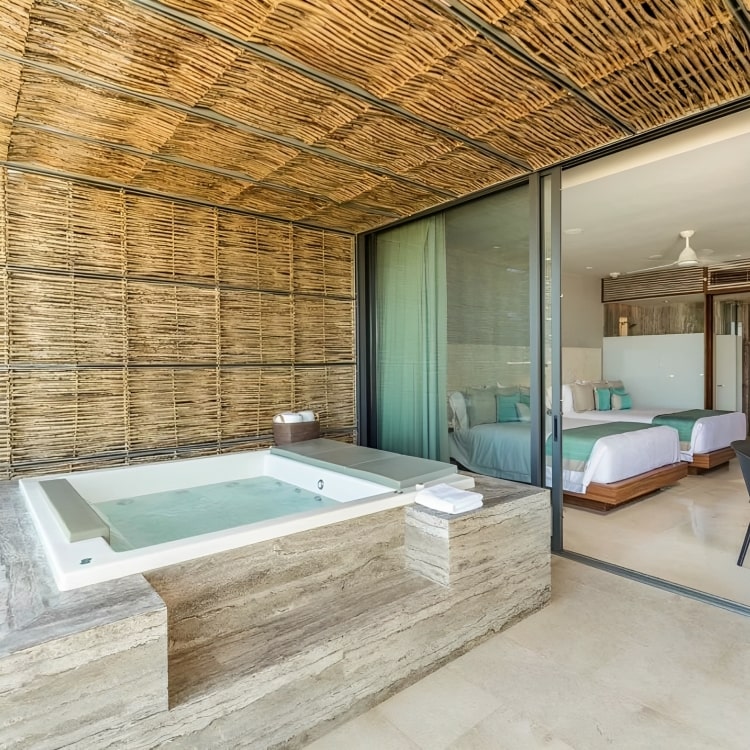 Tina de hidromasaje para 4 personas con cascada gigante, doble motor y 11 jets. Confort y elegancia. ¡Adquiérela en Todo Para tu Baño!