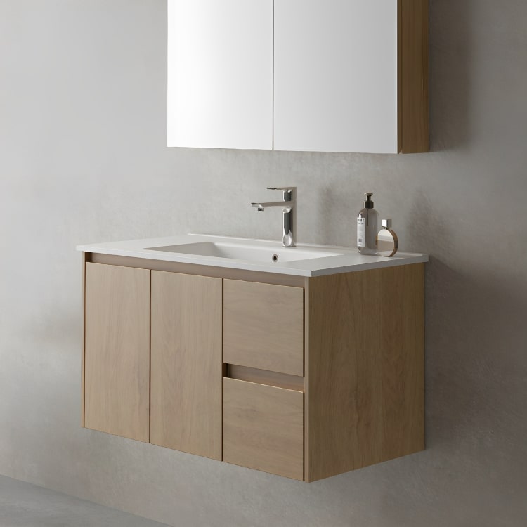 Mueble de baño Millet en madera natural con lavabo cerámico. Dos cajones y dos puertas con cierre suave. Diseño funcional, materiales premium y certificaciones internacionales.
SKU: WS810967-90