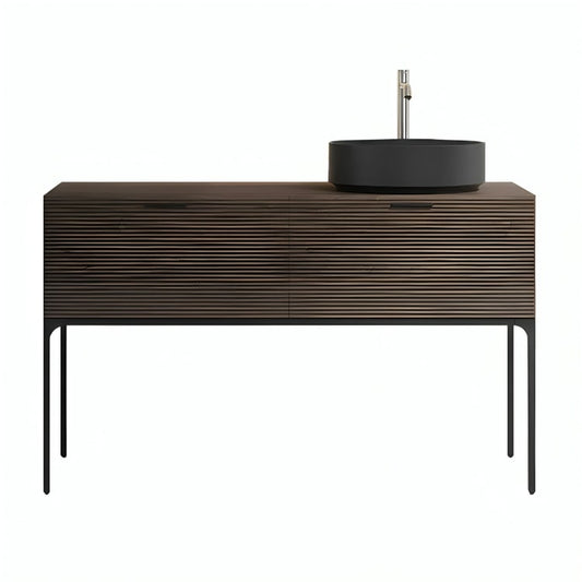 Mueble de baño Tintoretto
Diseño en color nogal, lavabo negro mate y materiales premium certificados. Sofisticación y funcionalidad para baños modernos.
KL810883-120