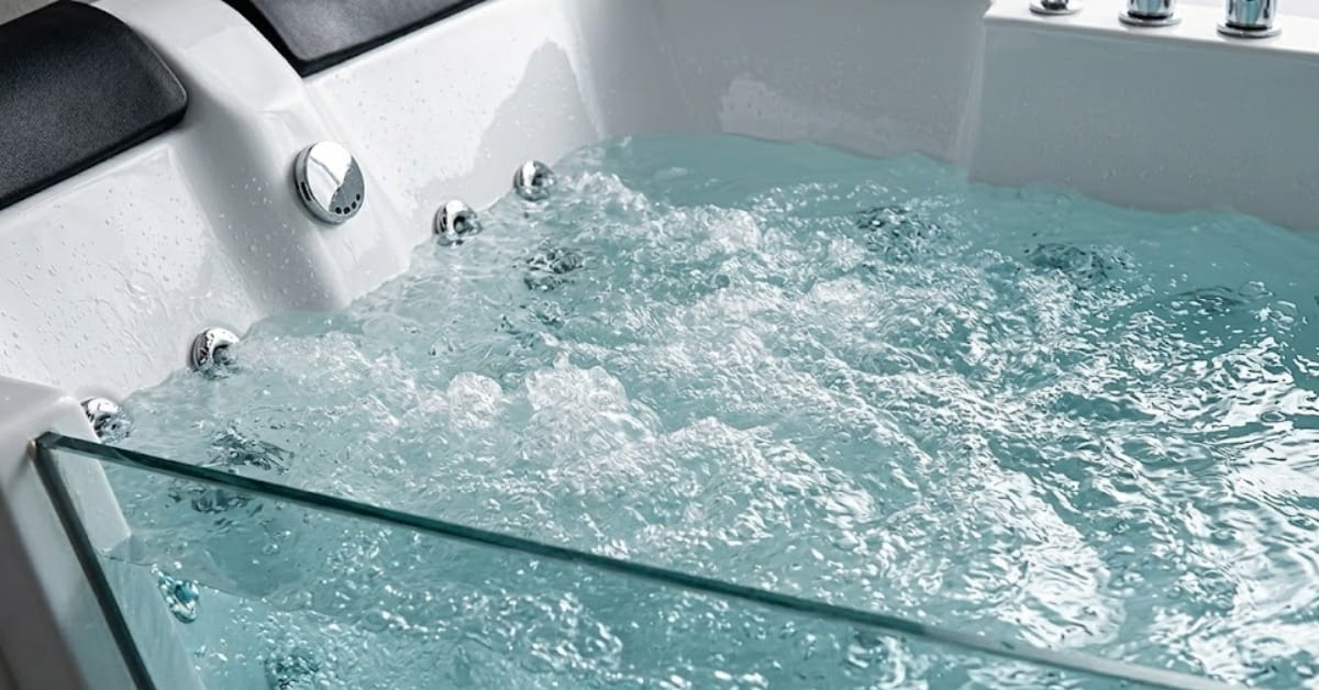 Tina de hidromasaje para 4 personas con cascada gigante, doble motor y 11 jets. Confort y elegancia. ¡Adquiérela en Todo Para tu Baño!