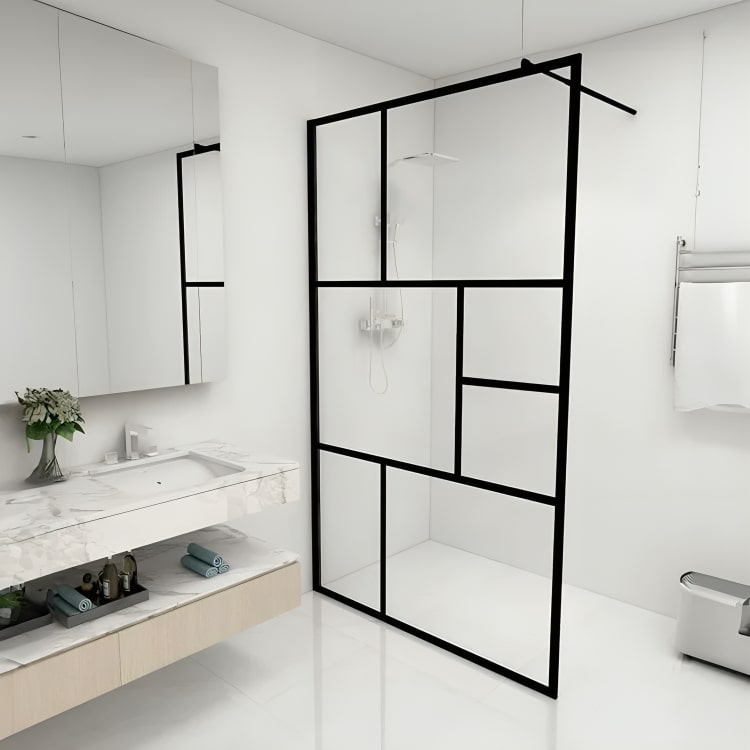 Mampara de ducha Baviera con diseño walk-in. Vidrio templado de 8 mm, marco de aluminio y acabados premium. Accesibilidad y elegancia para cualquier baño.

F005-1+F12P1