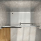 Puerta de ducha Praga sin marco, con vidrio templado de 8 mm y riel guía de aluminio. Sistema de puertas corredizas dobles, poleas silenciosas y nanovidrio anti-manchas.

SKU: BP42P2