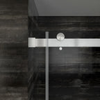 Puerta de ducha Praga sin marco, con vidrio templado de 8 mm y riel guía de aluminio. Sistema de puertas corredizas dobles, poleas silenciosas y nanovidrio anti-manchas.

SKU: BP42P2