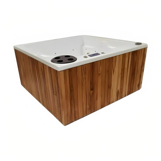 Spa de exterior Fiji compacto con hidromasaje, cromoterapia, calefacción y gabinete de teca. Disponible en Todo Para tu Baño. Solicita instalación.