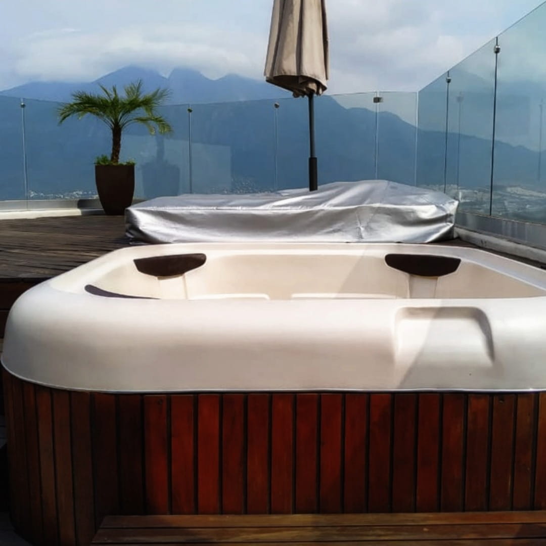 Disfruta el Spa de Exterior Heaven para 6 personas. Con 3 cascadas, sistema blower, cromoterapia y calentador de 5500W. ¡El lujo que tu terraza merece!