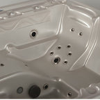Spa exterior para 4 personas con camastro, jets de hidromasaje, doble motor y diseño compacto. ¡Cómpralo con respaldo en Todo Para tu Baño!