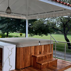 Spa Jumbo de gran formato con triple motor, 45 jets, fuentes, cromoterapia y sistema LED. Máximo lujo y confort. ¡Cómpralo en Todo Para tu Baño!