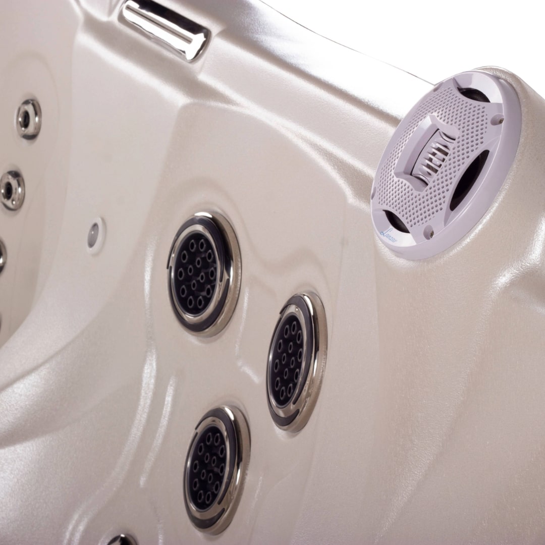 Designo, el spa más completo y tecnológico del mercado. 83 jets, audio, WiFi, cascadas y diseño de lujo. Solo en Todo Para tu Baño.