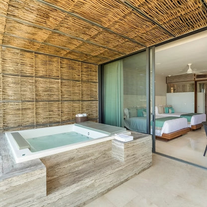 Tina de hidromasaje para 4 personas con cascada gigante, doble motor y 11 jets. Confort y elegancia. ¡Adquiérela en Todo Para tu Baño!