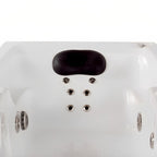Tina individual con 12 jets, diseño ergonómico y motor silencioso. Ideal para personas de 1.80 m. ¡Adquiérela en Todo Para tu Baño!