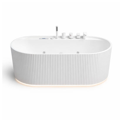 Tina freestanding Maui con hidromasaje, acrílico blanco brillante, faldón perimetral fluted y kit completo de llenado integrado con manerales, regadera de teléfono y llave de llenado.