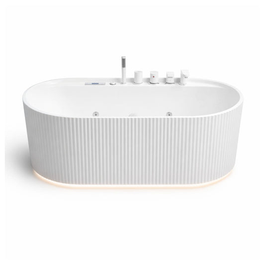 Tina freestanding Maui con hidromasaje, acrílico blanco brillante, faldón perimetral fluted y kit completo de llenado integrado con manerales, regadera de teléfono y llave de llenado.